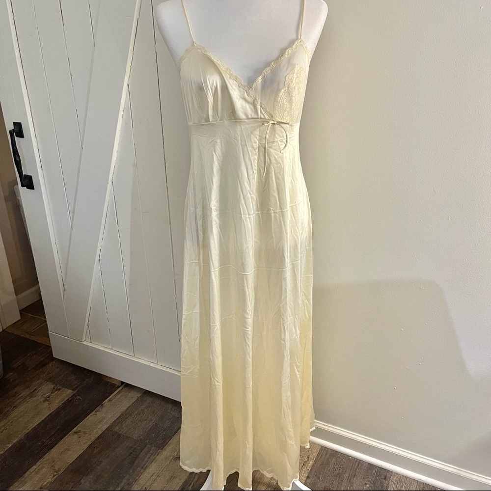 VANITY fair vintage lingerie nigh gown